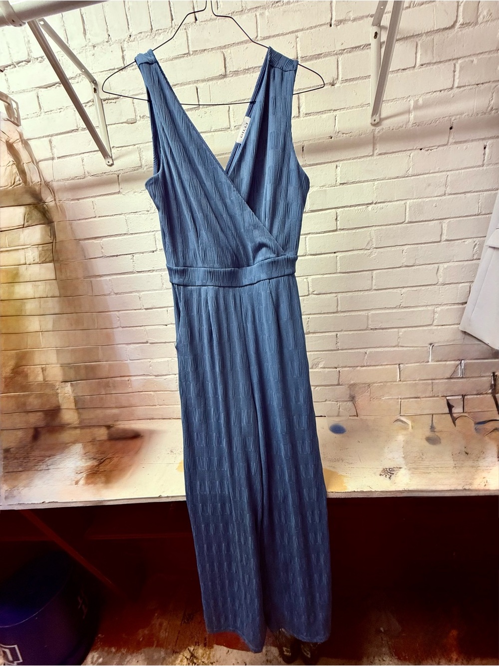 NWOT Gilli Blue Textured V-Neck Sleeveless jumpsuit